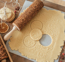 Load image into Gallery viewer, Christmas Themed Rolling Pin by Zen Solution